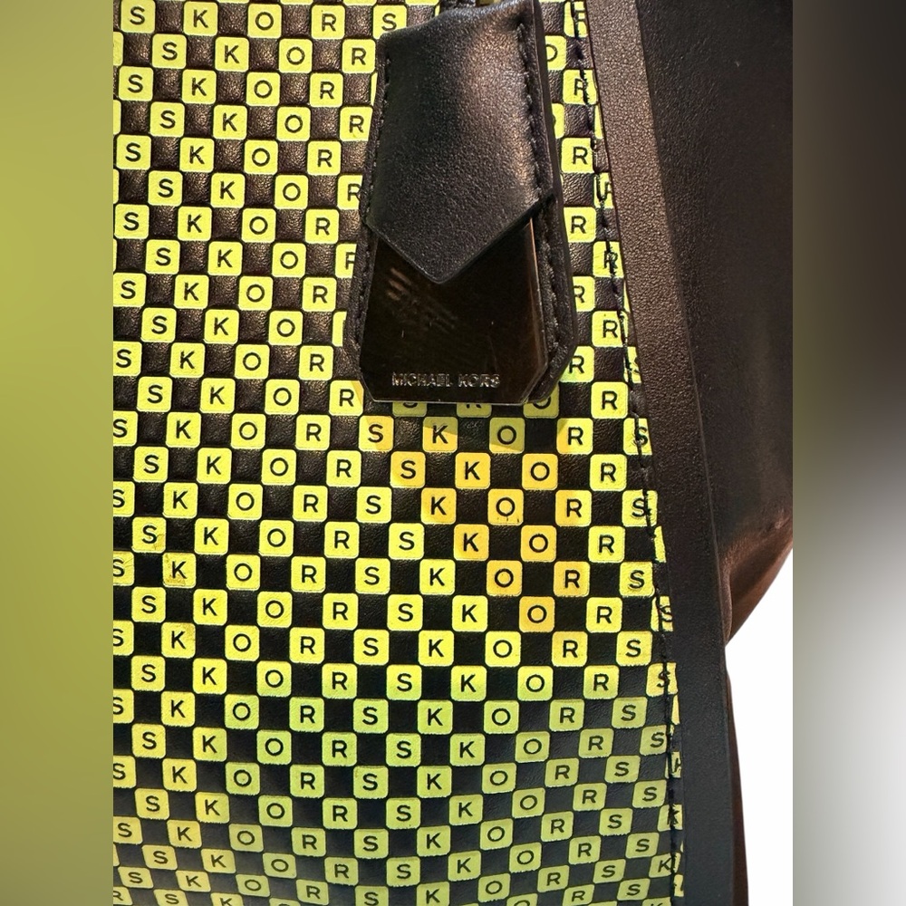MICHAEL KORS Whitney Large Checkerboard Leather Tote 🖤💚💛 - Picture 7 of 10